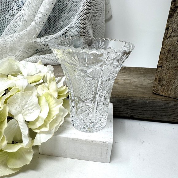 Vintage Clear Crystal Bud Vase Stunning Cut Patterns 3.5" - Picture 2 of 6
